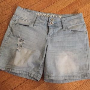 Hydraulic denim shorts